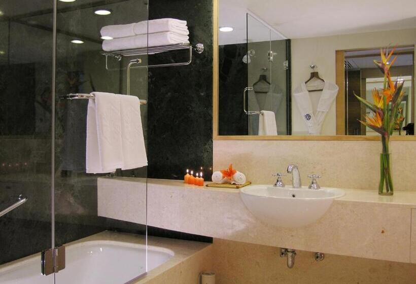 اتاق لوکس با تخت بزرگ, Taj Chandigarh