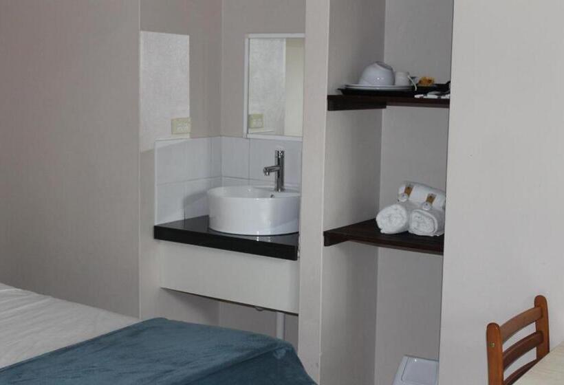 Quarto Estandar Banheiro Compartilhado, Bohemia Resort Cairns