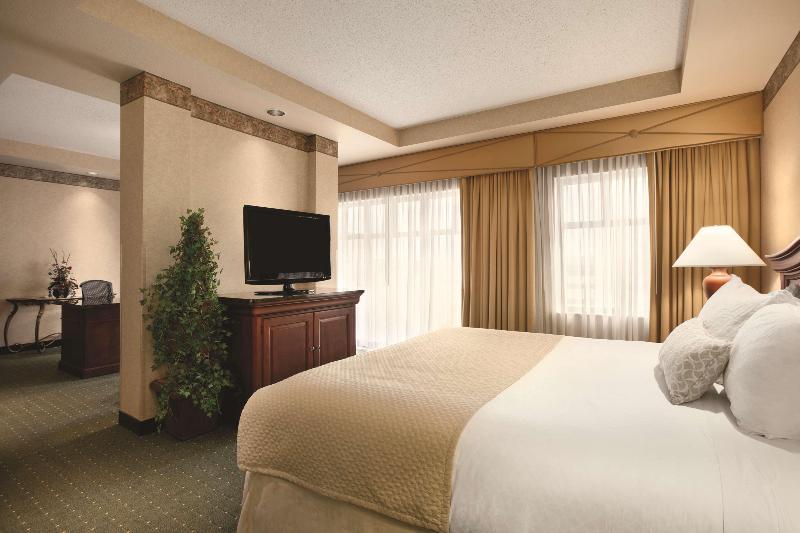프리미엄 스위트, Embassy Suites Lincoln