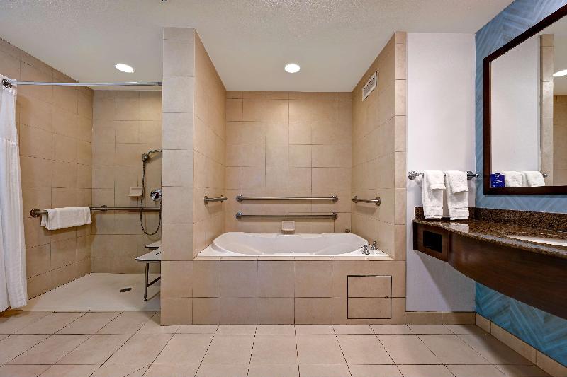 Люкс Кровать Кинг, Hilton Garden Inn San Bernardino