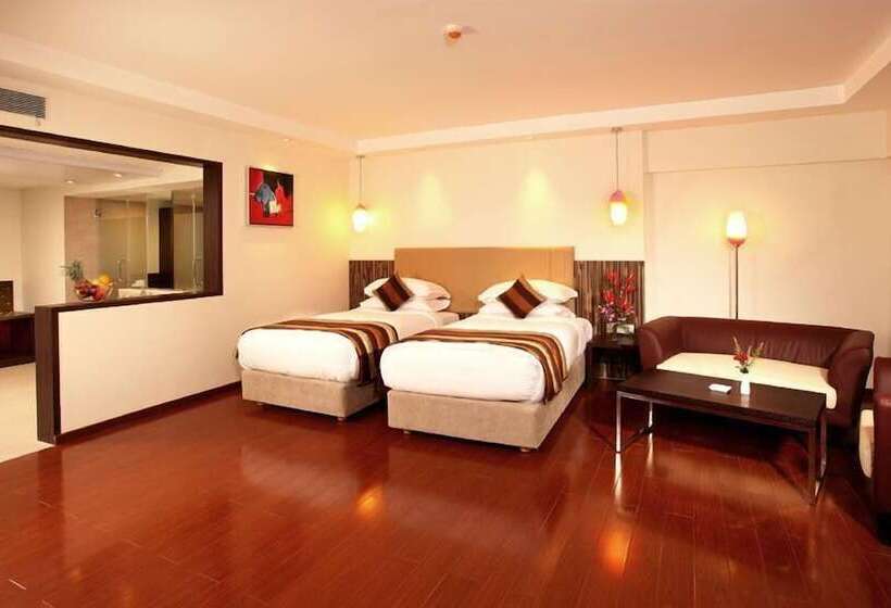 Номер Deluxe, Mapple Adhwryou Pune