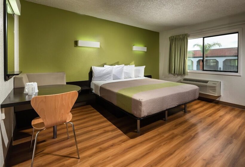 Номер Deluxe, Motel 6 Canoga Park, Ca