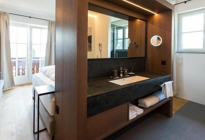 Superior room with lake view, Boutique Hotel Aichinger