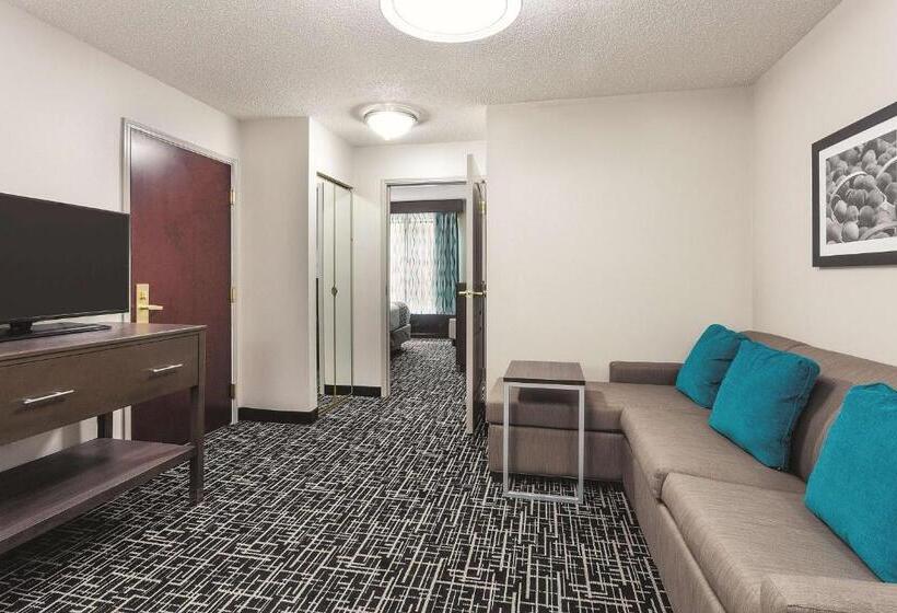 Люкс Кровать Кинг, La Quinta Inn & Suites By Wyndham Covington