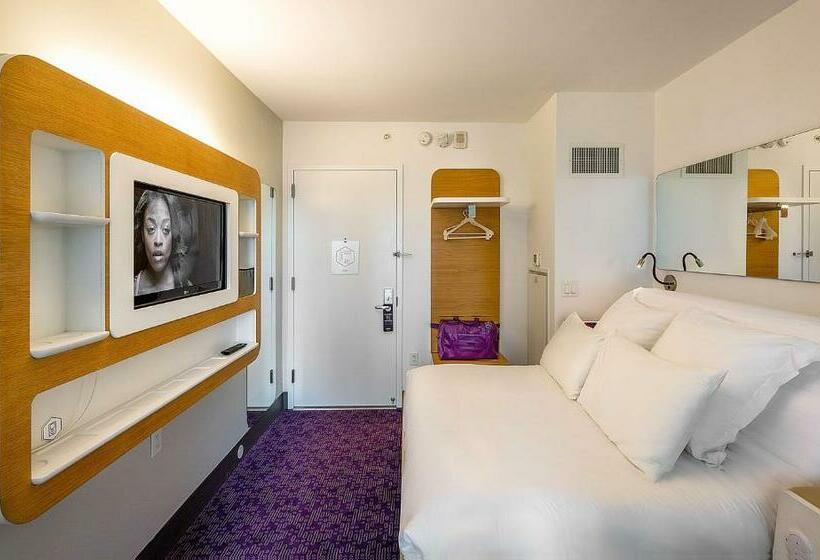 اتاق پرمیوم, Yotel New York Times Square