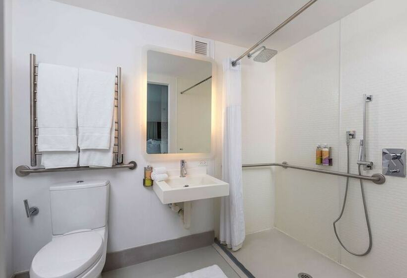 اتاق پرمیوم, Yotel New York Times Square