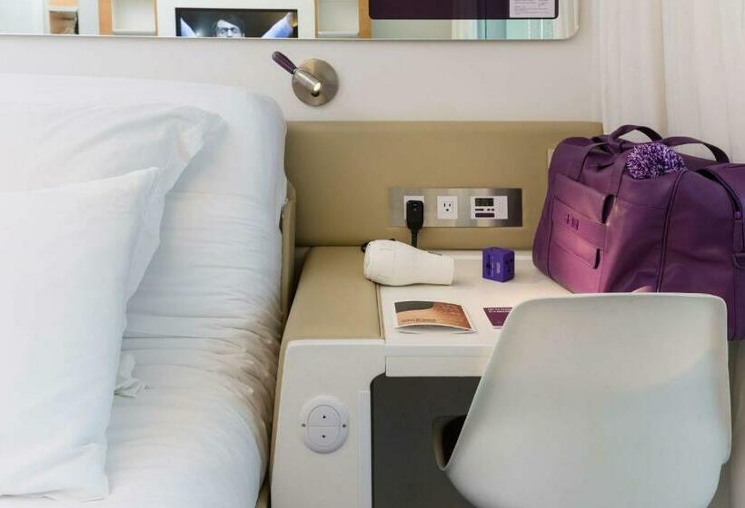 اتاق استاندارد, Yotel New York Times Square