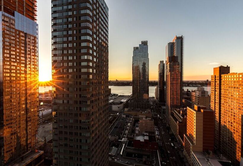 اتاق پرمیوم, Yotel New York Times Square