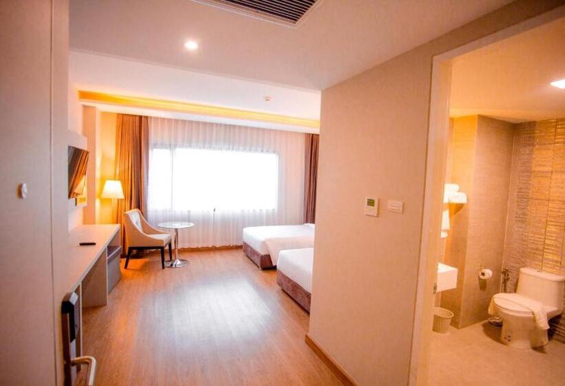 Номер Deluxe, The Cheewin Hotel And Convention