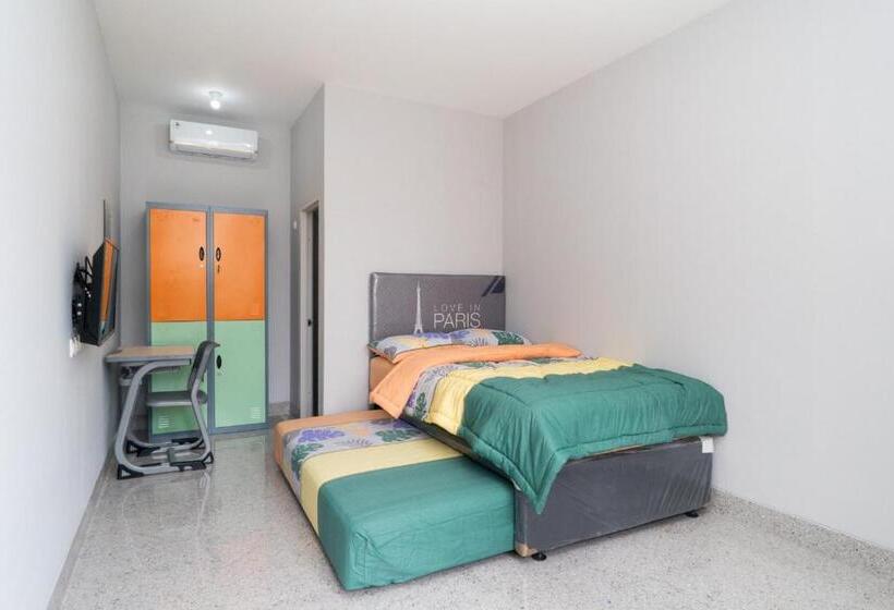 Номер Economy, Brilliant Residence Gading Serpong Redpartner