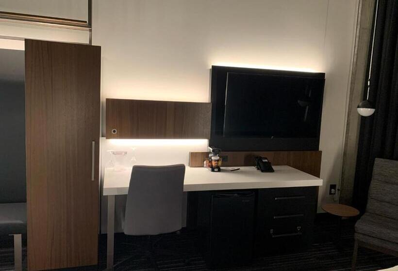 Номер Deluxe Кровать Кинг, Grand Hotel Times Blainville Mirabel