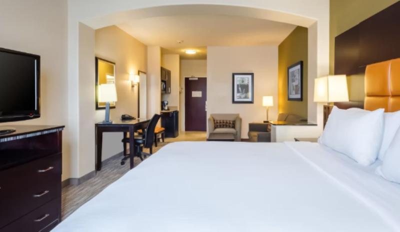 Люкс Кровать Кинг, Holiday Inn Express Hotel & Suites Dallas West, An Ihg