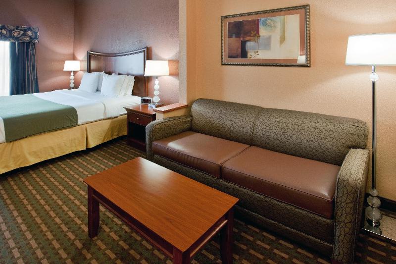 Номер Стандарт Кровать Кинг Адаптированный для Инвалидов, Holiday Inn Express Hotel & Suites Suffolk, An Ihg