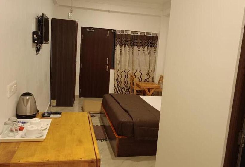 디럭스 룸, Coconhuts Beach Resort