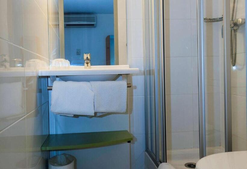 Номер Стандарт Трехместный, Sure Hotel By Best Western Nimes Est