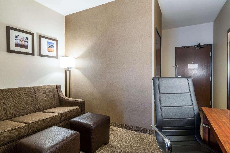 מיטת קינג בסוויטה, Holiday Inn   Brownsville, An Ihg