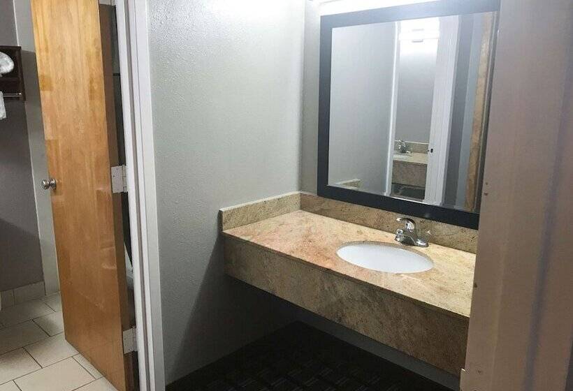 Номер Стандарт 2 Двуспальные Кровати, Studio 6 Suites Tupelo, Ms