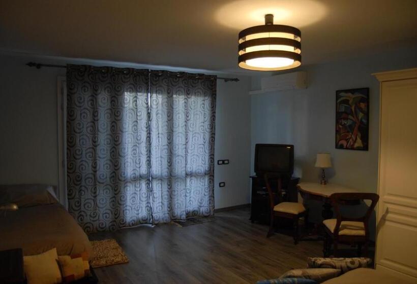 带花园景观的标准三人间, B&b Filomena