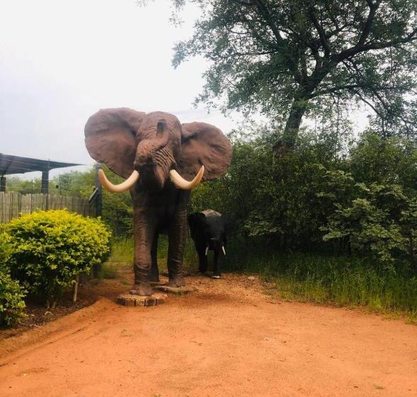 Номер бизнес-класса, Simba Safaris African Pride Exotic Lodge