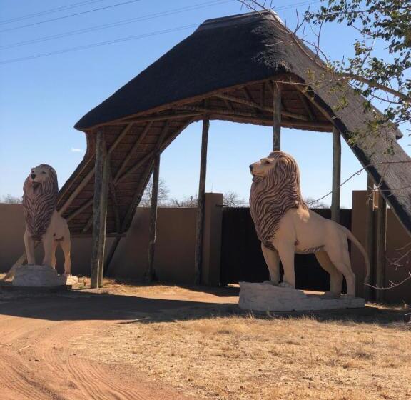Номер Deluxe, Simba Safaris African Pride Exotic Lodge