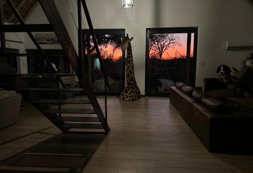 Номер Deluxe, Simba Safaris African Pride Exotic Lodge