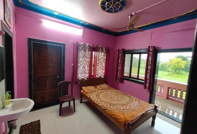 Номер Стандарт с Балконом, Shanti Guest House