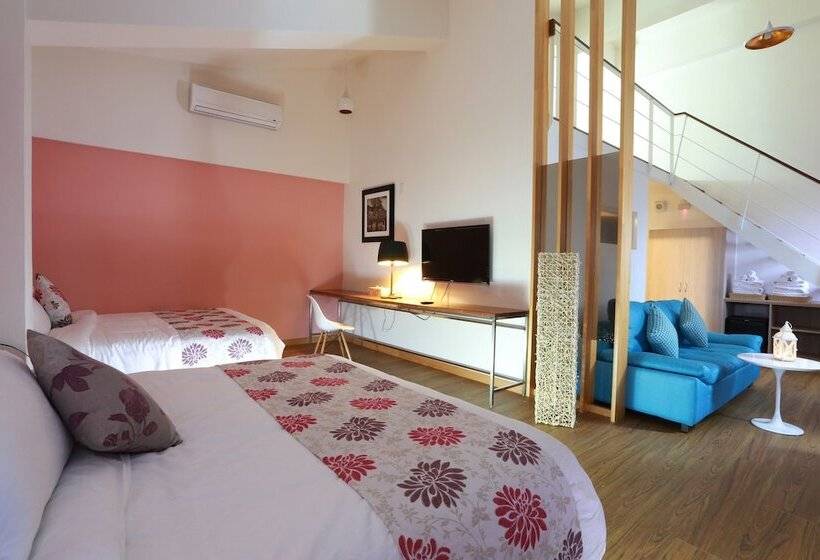 اتاق خانوادگی, Sun Hola Villa
