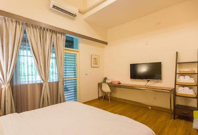 اتاق خانوادگی, Sun Hola Villa