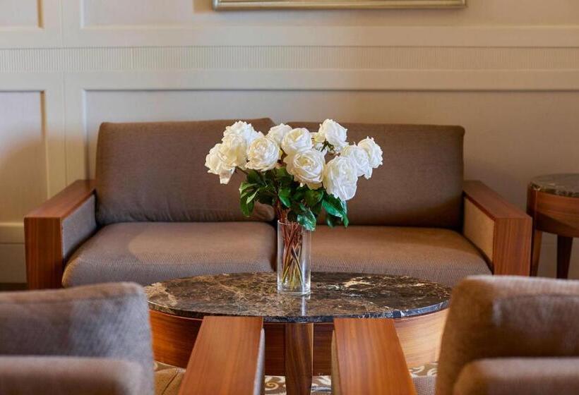 اتاق لوکس با چشم‌انداز دریا, Kempinski Palace Portorož
