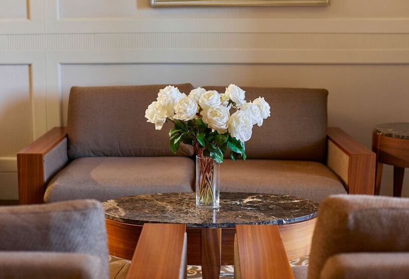 اتاق لوکس با چشم‌انداز دریا, Kempinski Palace Portorož