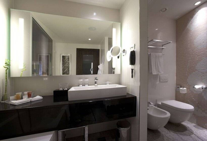 اتاق لوکس با چشم‌انداز دریا, Kempinski Palace Portorož