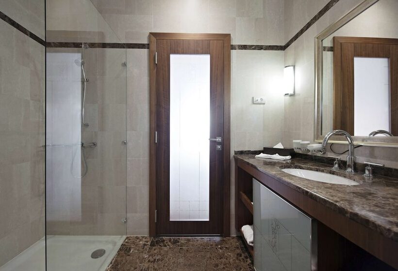 اتاق سوپریور با چشم‌انداز دریا, Kempinski Palace Portorož