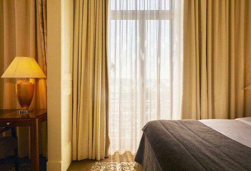 اتاق سوپریور با چشم‌انداز دریا, Kempinski Palace Portorož