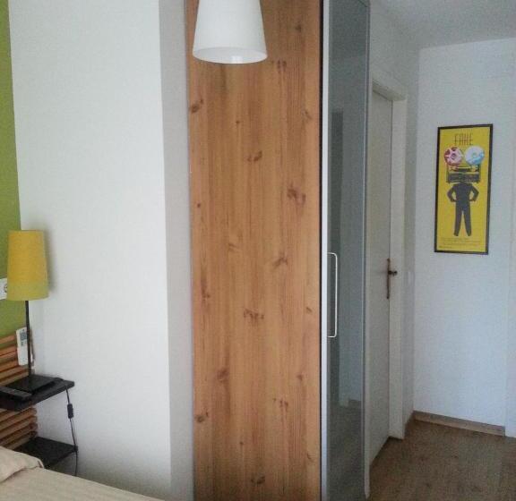 Номер Стандарт с Балконом, Hostal La Lluna