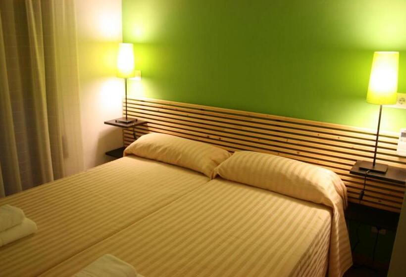 Номер Стандарт с Балконом, Hostal La Lluna