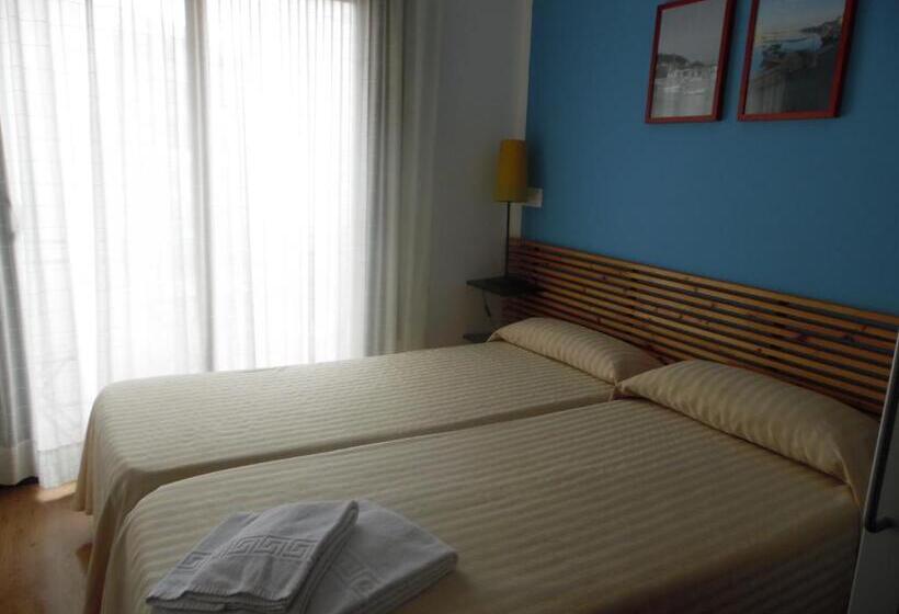 اتاق استاندارد با بالکن, Hostal La Lluna