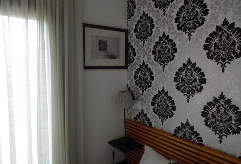 اتاق استاندارد با تخت بزرگ, Hostal La Lluna