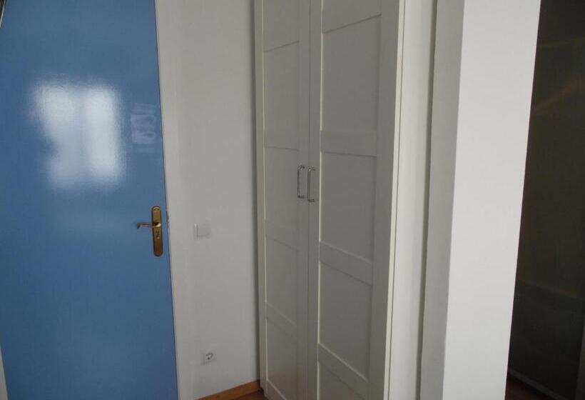 اتاق استاندارد سه نفره, Hostal La Lluna