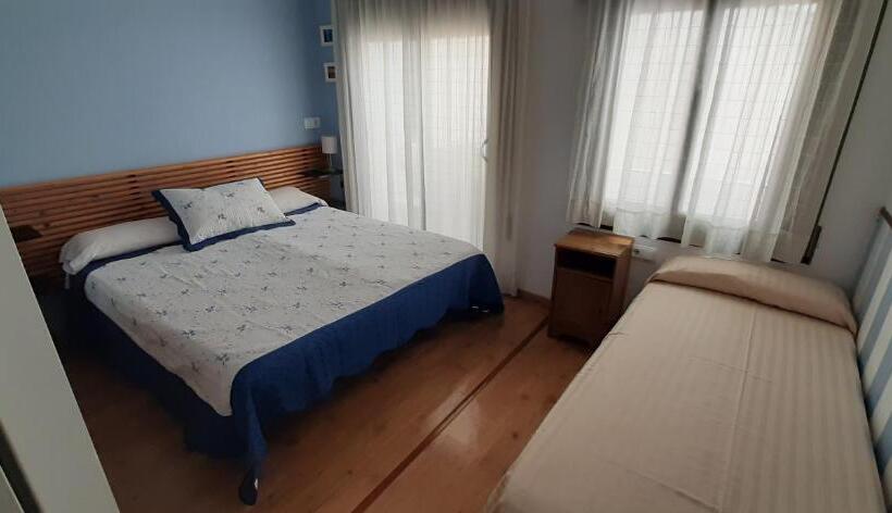اتاق استاندارد سه نفره, Hostal La Lluna