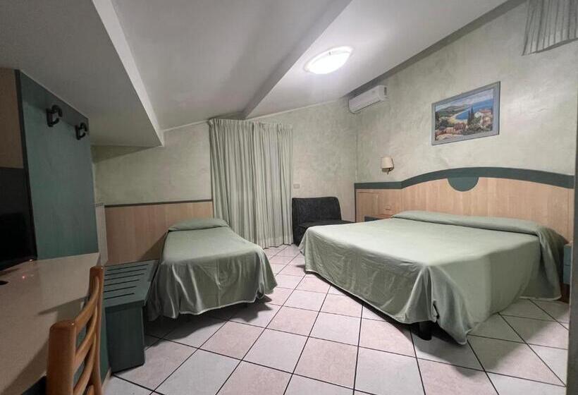اتاق استاندارد سه نفره, Villa Primavera