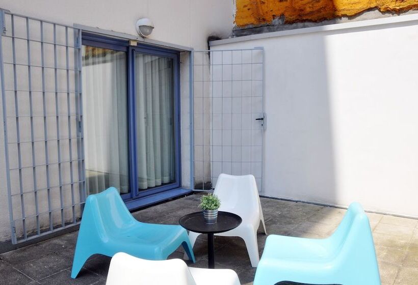 家庭工作室, Residencia Universitaria Blas De Otero