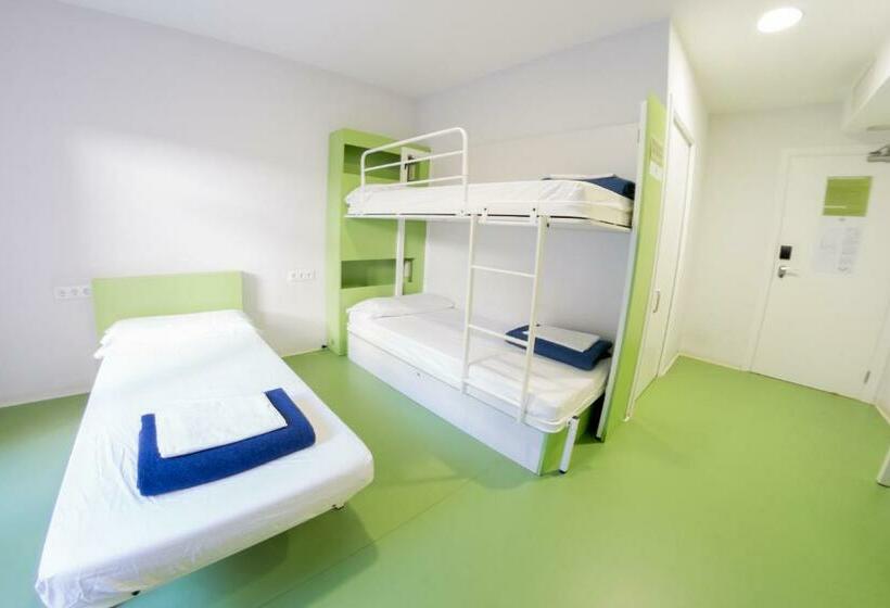 Номер Стандарт Трехместный, Sant Jordi Hostels Sagrada Familia