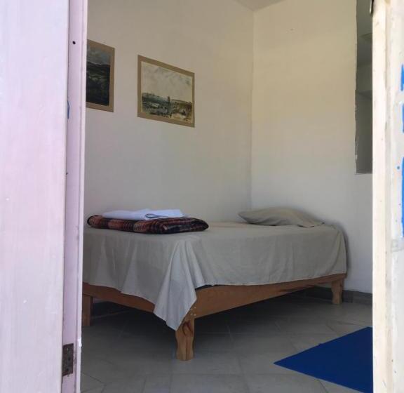 バス共有のスタンダードルーム, Susu’z Village Hostel And Rooms