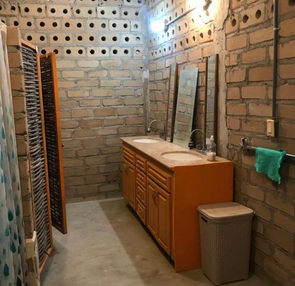 バス共有のスタンダードルーム, Susu’z Village Hostel And Rooms