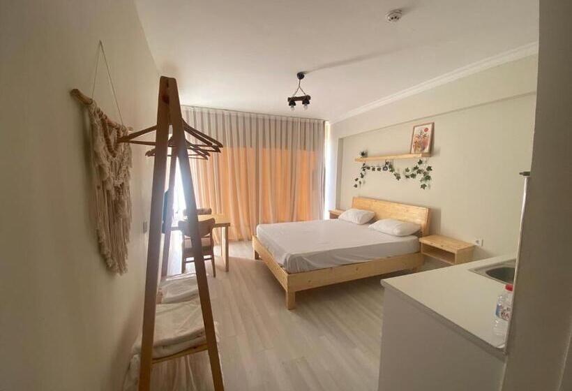 استودیوی استاندارد, Santa Suites  Near Saint Nicholas Church