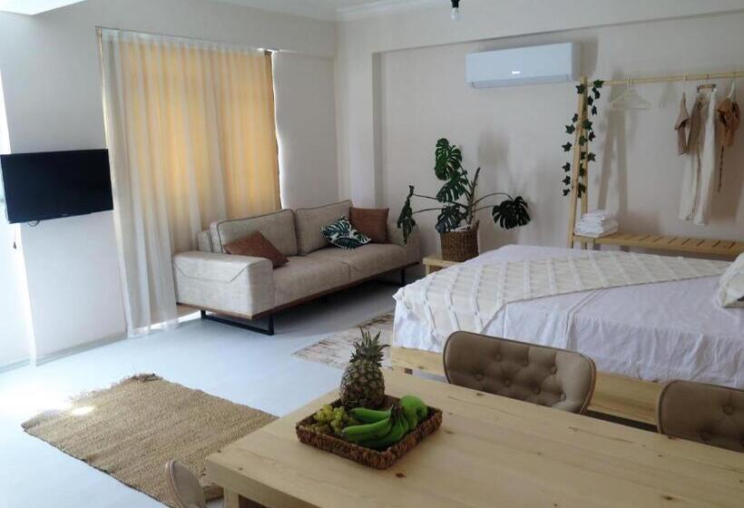 استودیوی استاندارد, Santa Suites  Near Saint Nicholas Church