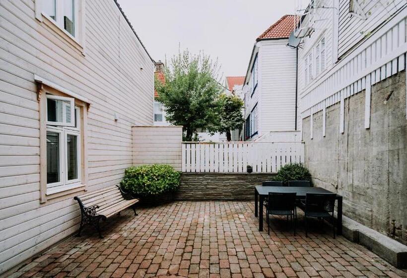 דירה בת חדר שינה 1 עם מרפסת, Bergen Beds   Serviced Apartments In The City Center