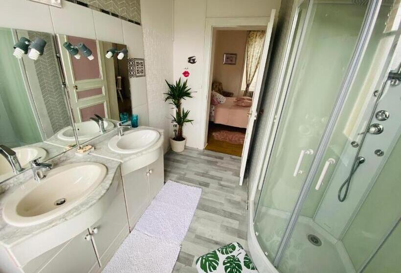 Номер Стандарт, Chambre 2 Personnes Romantique Au Calme A 6km Des Thermes De Bagnoles De L Orne Avec Sdd Privative