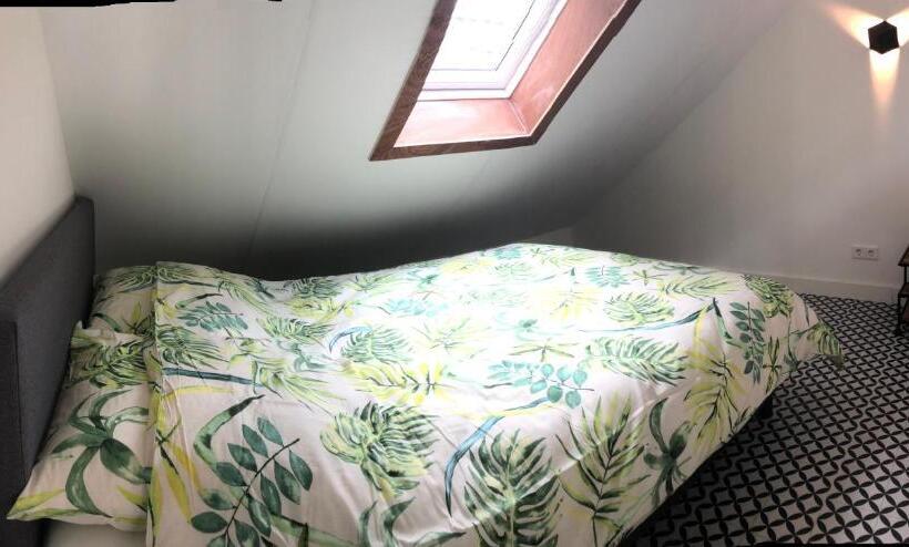 Четырехместный Номер Стандарт Вид на Сад, Flora’s B&b