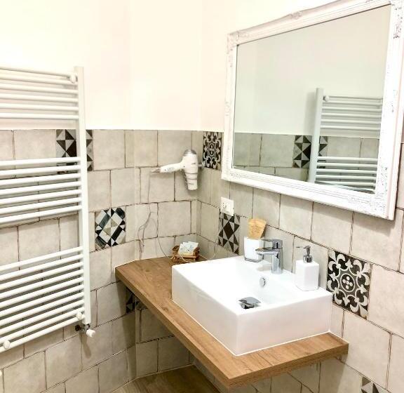 اتاق استاندارد, Acquaviva